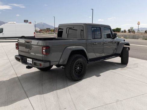Used 2022 Jeep Gladiator Overland AWD/4WD image 9