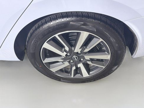 Used 2024 Nissan Versa SV FWD image 11