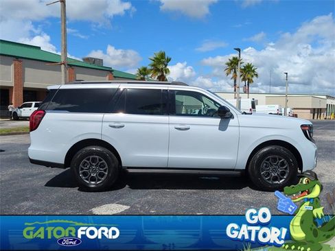 Used 2025 Ford Expedition Active image 4