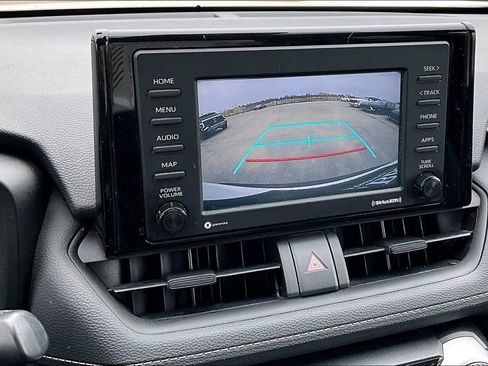 Used 2022 Toyota RAV4 LE image 29