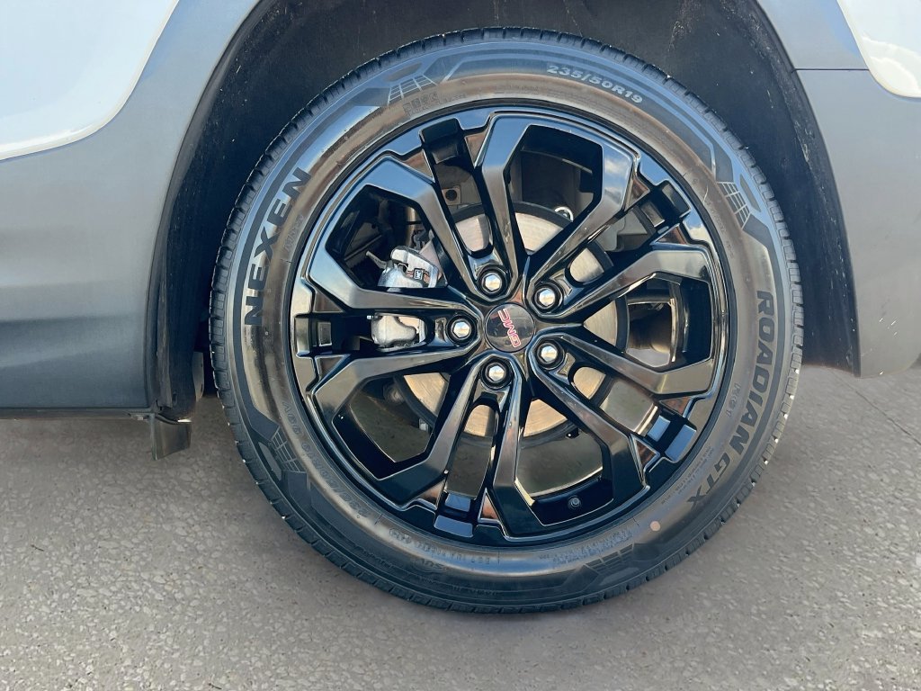 Used 2022 GMC Terrain SLT w/ Tech Package FWD image 29