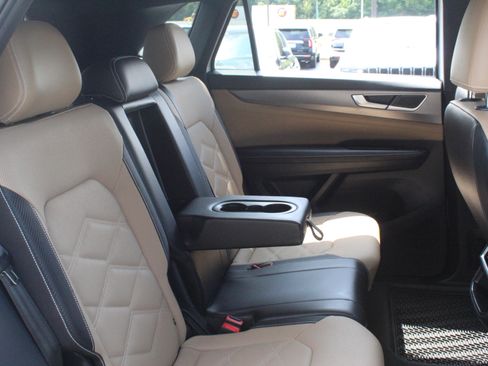 Used 2024 Volkswagen Atlas Cross Sport SE FWD image 28