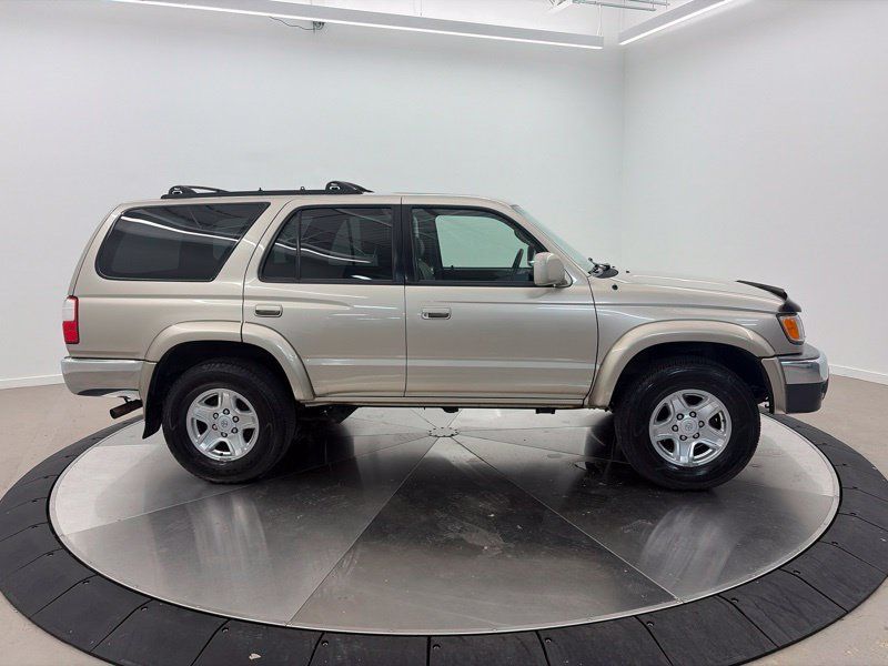 Used 2002 Toyota 4Runner SR5 w/ Leather Trim Pkg AWD/4WD image 2
