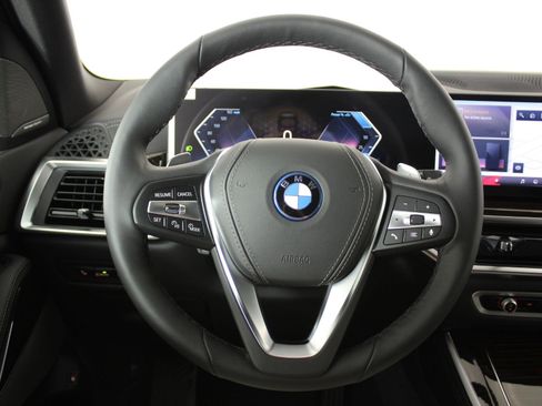 New 2026 BMW X5 xDrive50e w/ Executive Package AWD/4WD image 14