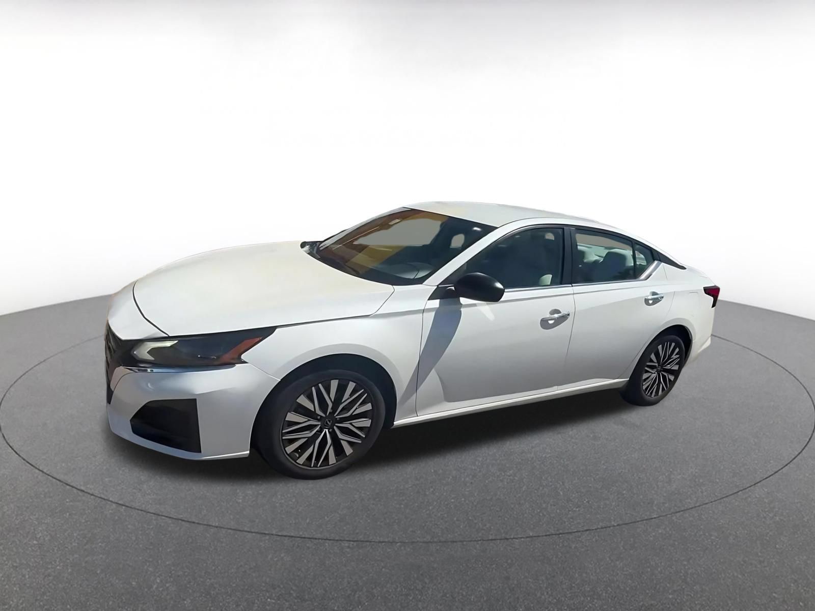Used 2025 Nissan Altima 2.5 SV FWD image 7