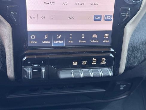 Used 2024 RAM 2500 Laramie AWD/4WD image 10