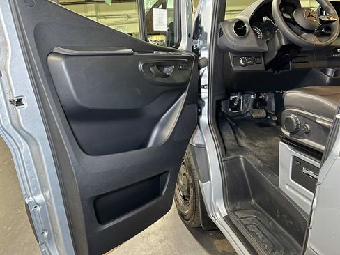 Used 2025 Mercedes-Benz Sprinter 2500 image 20