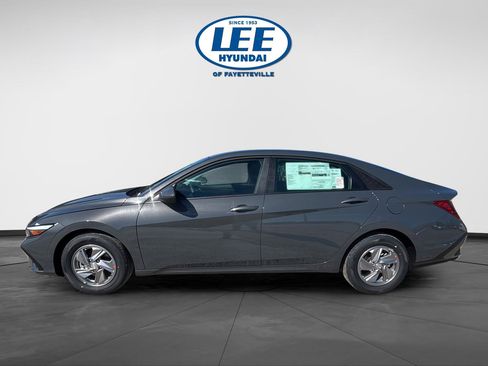 New 2026 Hyundai Elantra SE image 3