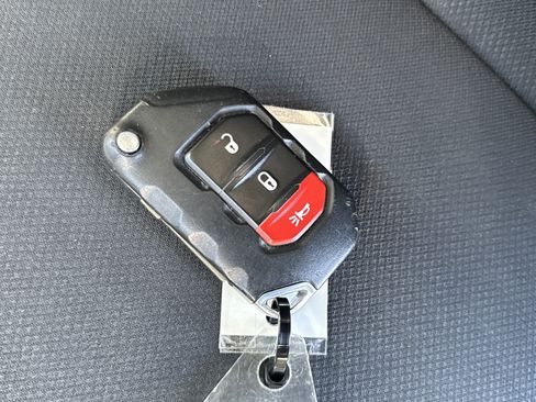 Used 2021 Jeep Wrangler Unlimited Sahara image 32