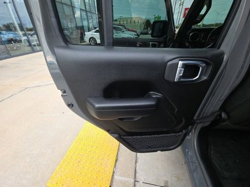 Used 2021 Jeep Wrangler Unlimited Sport image 24