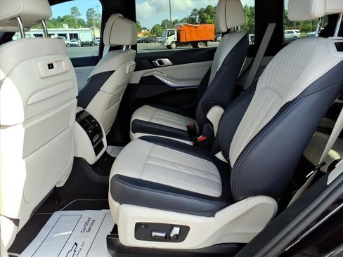 Used 2022 BMW X7 M50i w/ Dynamic Handling Package AWD/4WD image 28
