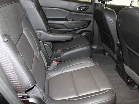 Used 2023 GMC Acadia SLT w/ Elevation Edition image 24