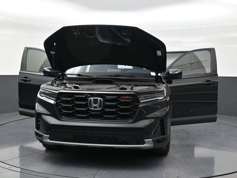 Used 2025 Honda Pilot TrailSport image 33
