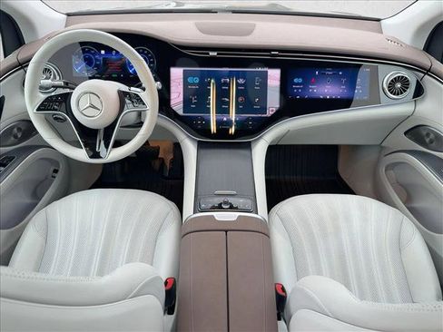 Used 2023 Mercedes-Benz EQS 580 4MATIC SUV image 19