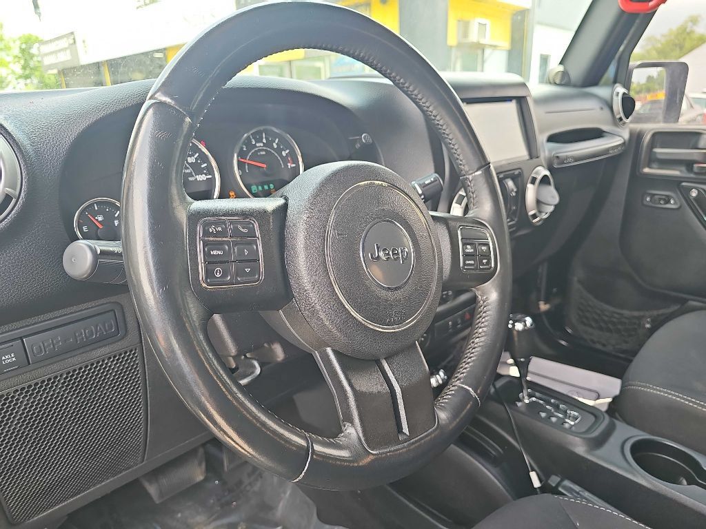 Used 2014 Jeep Wrangler Unlimited Rubicon w/ Connectivity Group AWD/4WD image 25