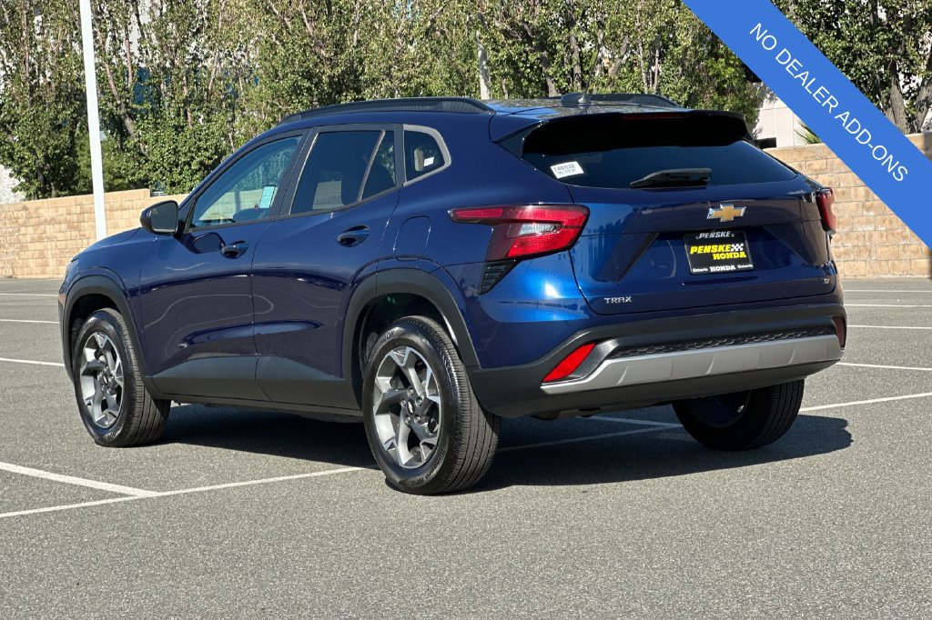 Used 2024 Chevrolet Trax LT w/ Driver Confidence Package FWD image 6