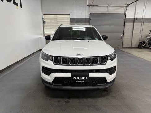 Used 2024 Jeep Compass Latitude w/ Convenience Group AWD/4WD image 3