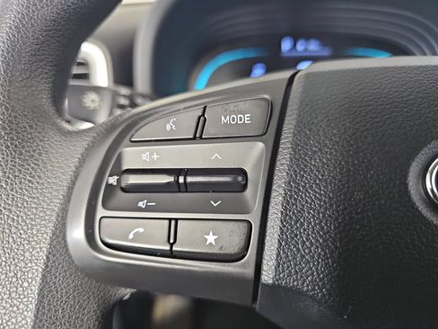 Used 2023 Hyundai Venue SE FWD image 16