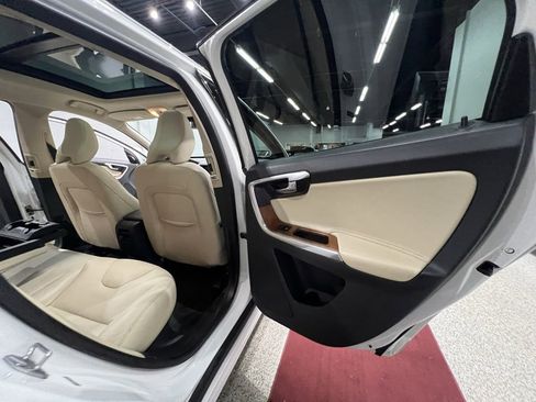 Used 2017 Volvo XC60 T5 Inscription w/ Preferred Option Package image 29
