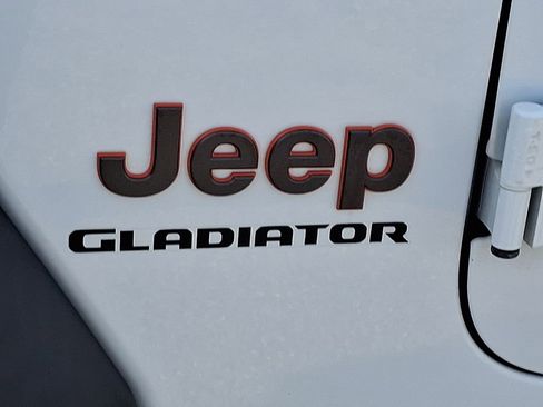 Certified 2021 Jeep Gladiator Mojave image 30
