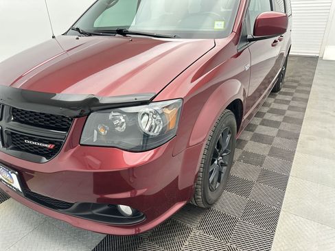 Used 2019 Dodge Grand Caravan SE FWD image 18