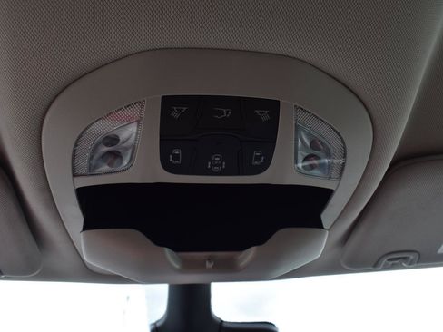 Used 2023 Chrysler Pacifica Touring-L FWD image 40