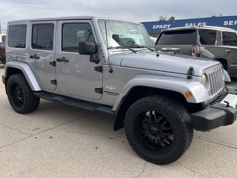 Used 2015 Jeep Wrangler Unlimited Sahara w/ Dual Top Group AWD/4WD image 5