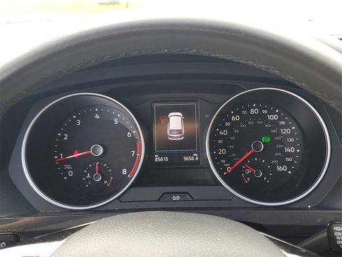 Used 2020 Volkswagen Tiguan SE image 21