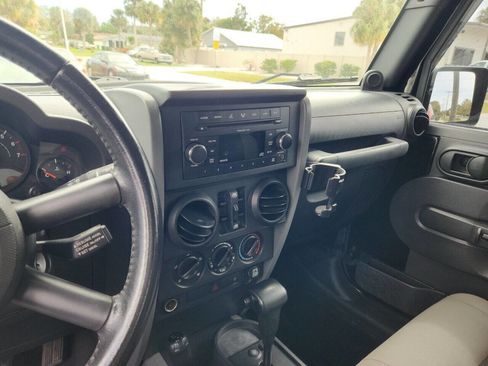 Used 2008 Jeep Wrangler Unlimited X image 9