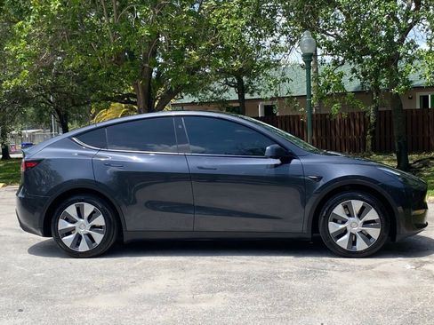 Used 2024 Tesla Model Y 2WD image 9