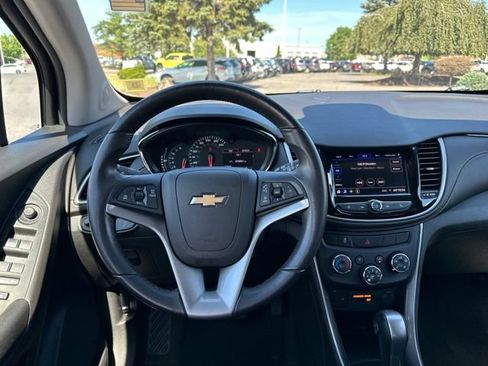 Used 2020 Chevrolet Trax LT w/ Driver Confidence Package AWD/4WD image 16
