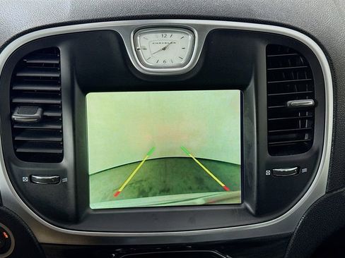 Used 2019 Chrysler 300 Touring w/ Sport Appearance Package image 13