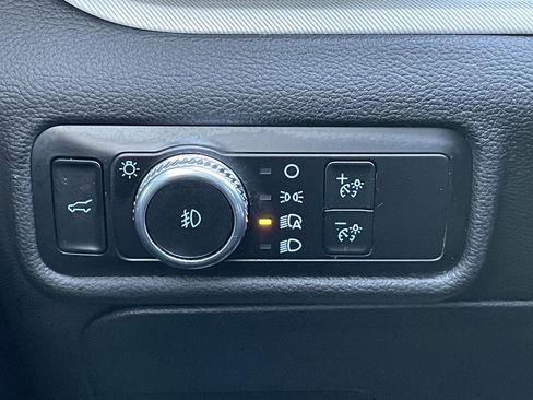 Used 2023 Ford Explorer XLT w/ Equipment Group 202A image 22