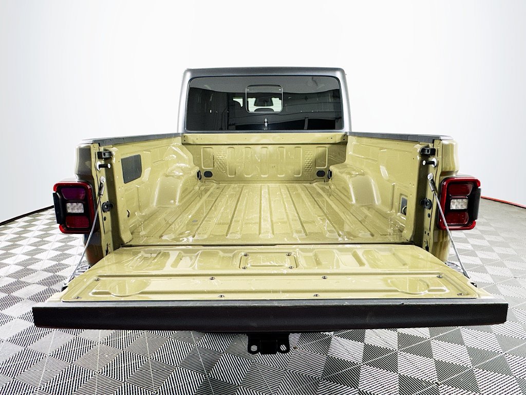 Used 2026 Jeep Gladiator Rubicon w/ Steel Power Dome Hood Package AWD/4WD image 24