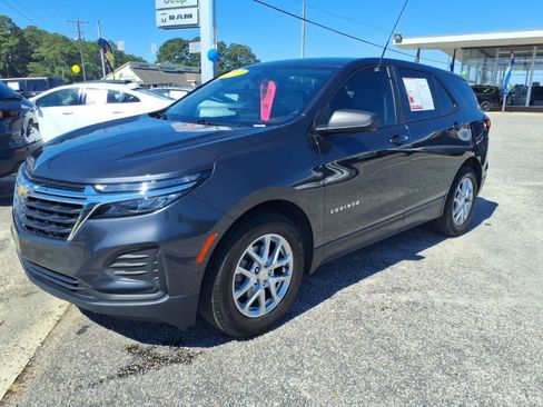 Used 2022 Chevrolet Equinox LS FWD image 6