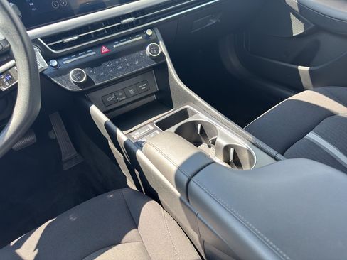 Used 2025 Hyundai Sonata SEL FWD image 10