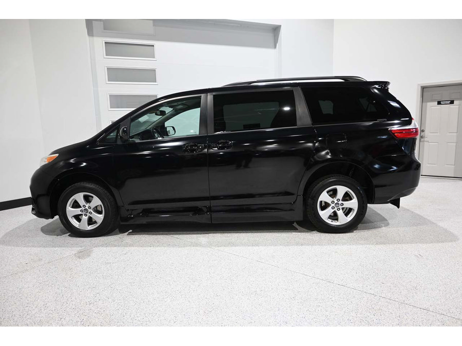 Used 2018 Toyota Sienna LE FWD image 9