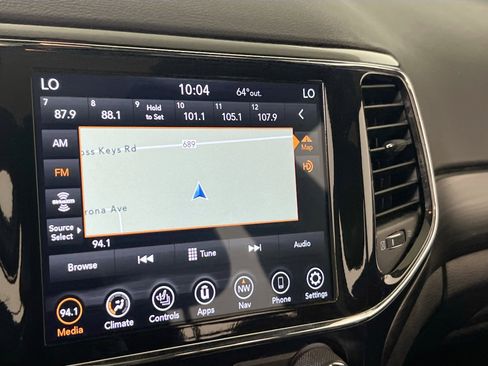 Used 2022 Jeep Grand Cherokee Laredo X image 15