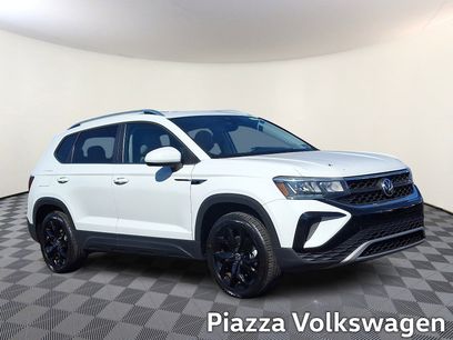 Used 2022 Volkswagen Taos SE w/ Panoramic Sunroof Package