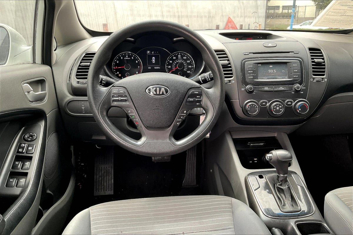 Used 2017 Kia Forte LX w/ LX Popular Package FWD image 5