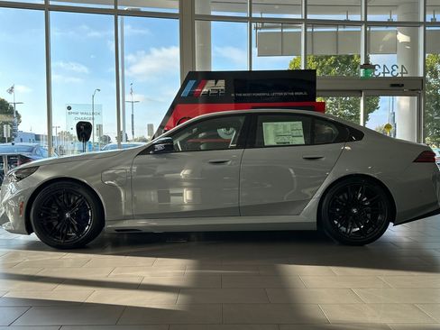 Used 2026 BMW M5 w/ Executive Package AWD/4WD image 2