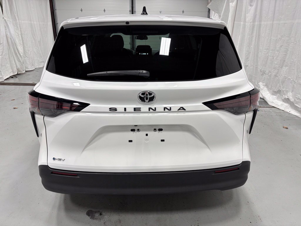 Used 2026 Toyota Sienna LE FWD image 6