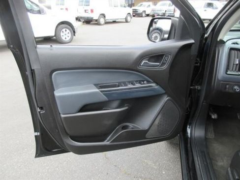 Used 2016 Chevrolet Colorado Z71 w/ Z71 Midnight Edition RWD image 9