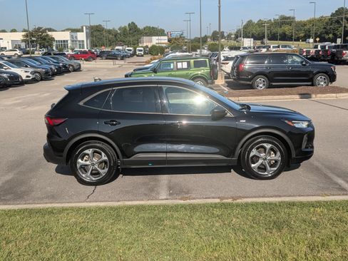 Used 2025 Ford Escape ST-Line FWD image 2