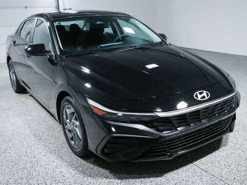 Used 2024 Hyundai Elantra SEL FWD image 5