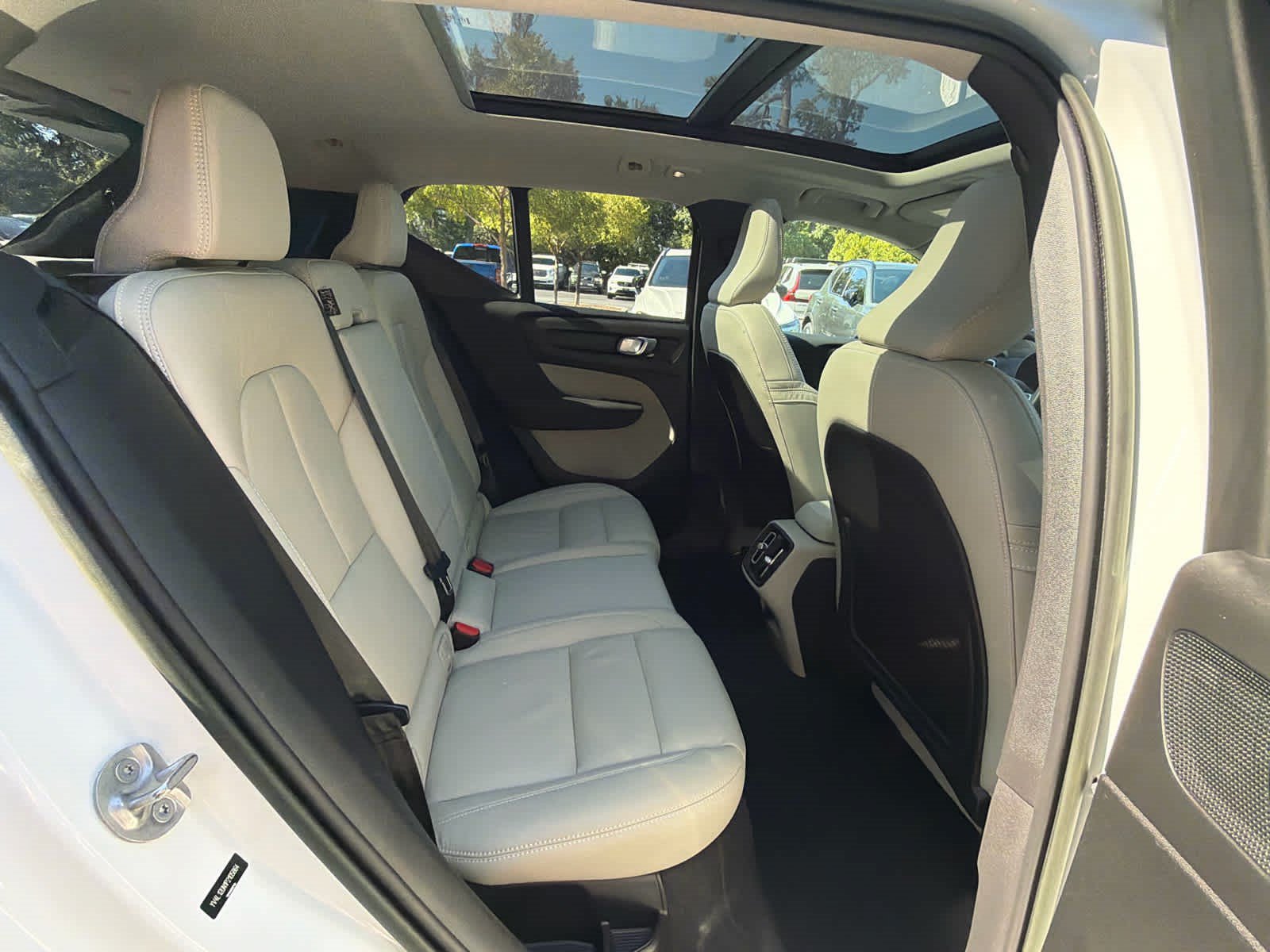 Used 2023 Volvo XC40 B5 Plus w/ Protection Package Premier AWD/4WD image 21