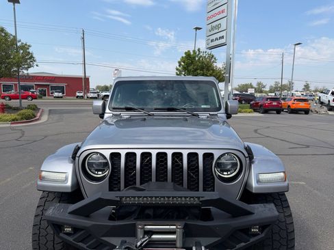 Used 2021 Jeep Gladiator Overland AWD/4WD image 3