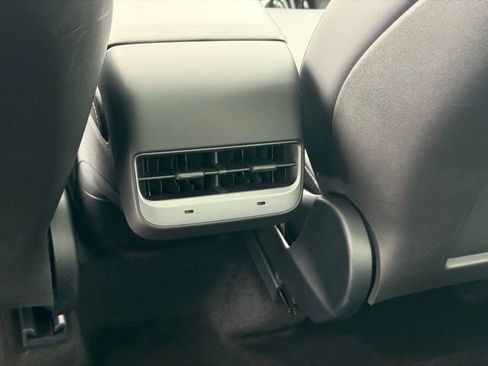 Used 2024 Tesla Model Y Long Range image 15