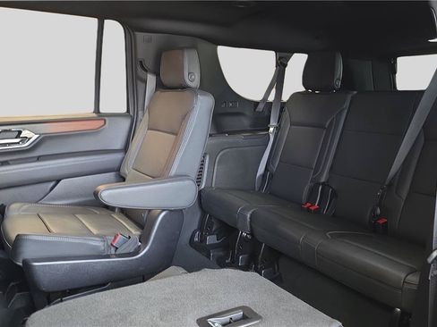 Used 2025 GMC Yukon XL Denali AWD/4WD image 19