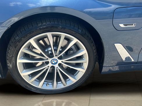 Used 2023 BMW 530e w/ Premium Package RWD image 11